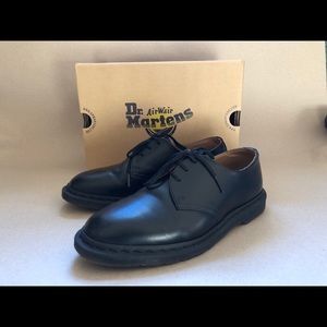 Dr. Martens Archie II . EU 29/ US 8-7 . Black